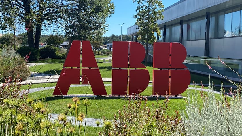 ABB-Logo im Fabrik-Gelände des Technologiekonzerns im italienischen Frosinone.