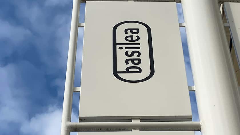 Firmenschild von Basilea am Hauptsitz in Allschwil BL.