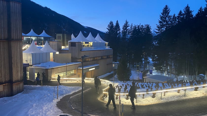 Nordeingang zum Kongresszentrum Davos während des WEF 2025.