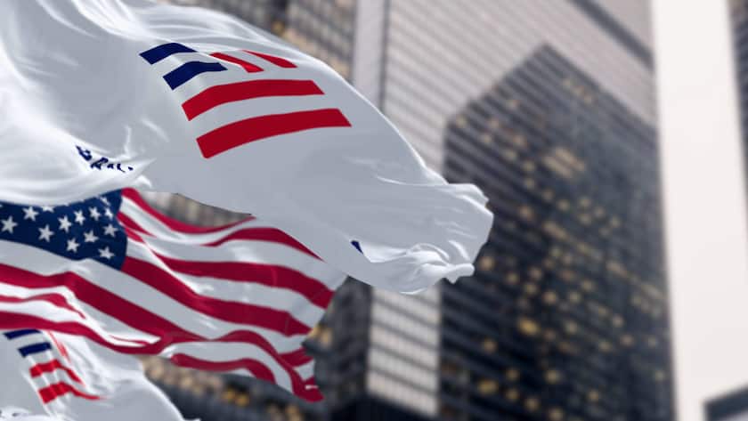Das Logo der US-Grossbank Bank of America auf einer Flagge in New York.