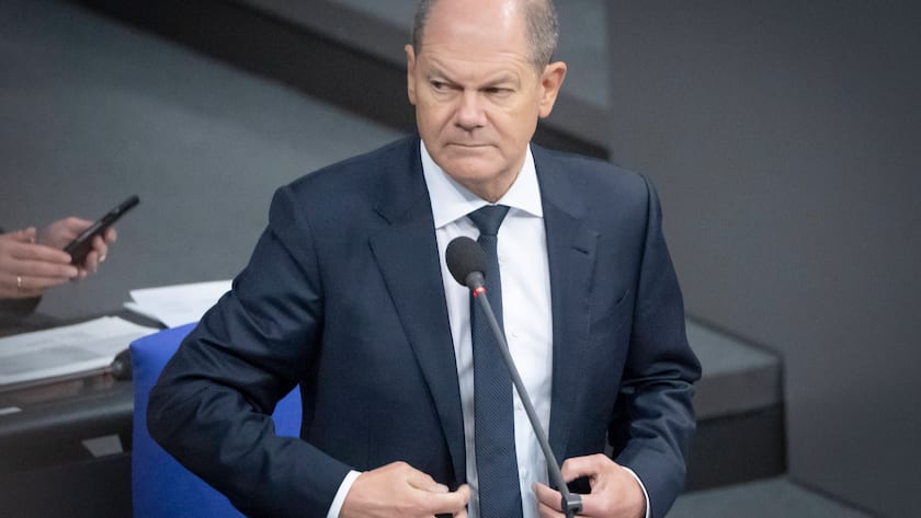 Der deutsche Kanzler Olaf Scholz während einer Fragestunde der Bundesregierung in Berlin.