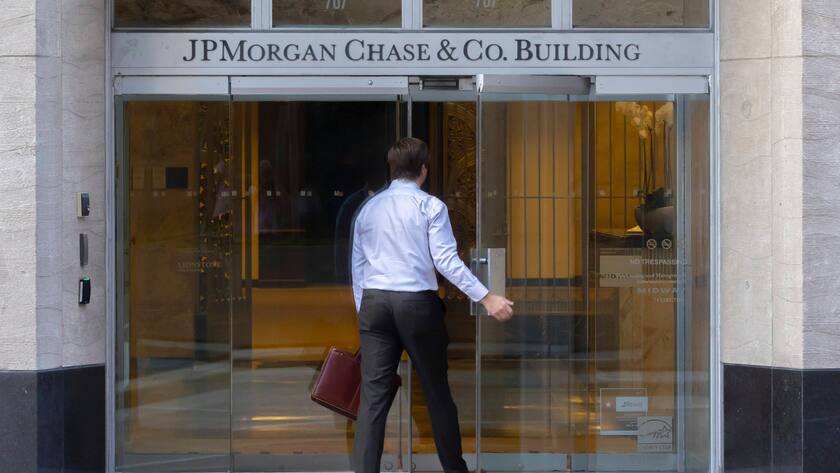 Eingang von JP Morgan (Houston, 2022).