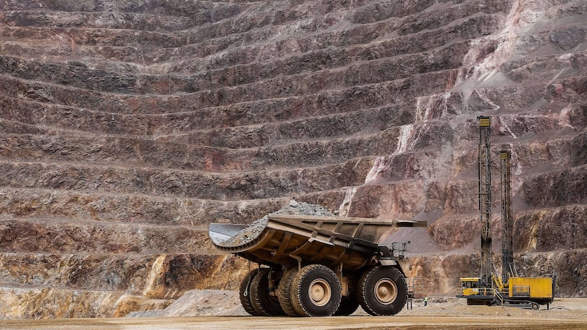 Barrick Mining: Anleger setzen auf gute Quartalszahlen Ein Lastwagen und ein Bohrer in einem der Tagebaue von Barrick Gold in der Mine Veladero in Argentinien