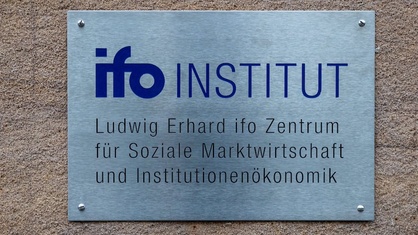Schild des Ifo-Instituts Ludwig Erhard in Bayern, Deutschland.