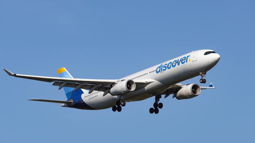 Ein Flugzeug der Fluggesellschaft Discover Airlines im Landeanflug auf den Flughafen Frankfurt a.M. (2024).