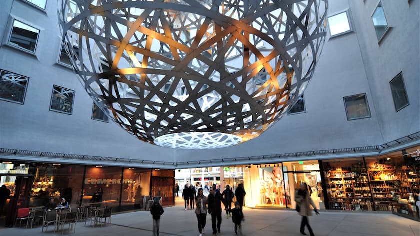 Die Einkaufspassage Fünf Höfe in der Innenstadt von München.