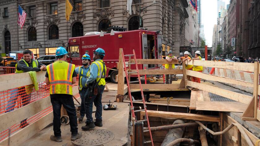 Arbeiter auf einer Baustelle in New York, USA (2024).