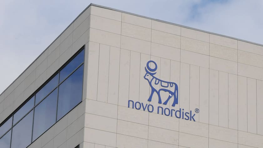 Beschriftung von Novo Nordisk an einem Bürogebäude in Kopenhagen, Dänemark (2025).