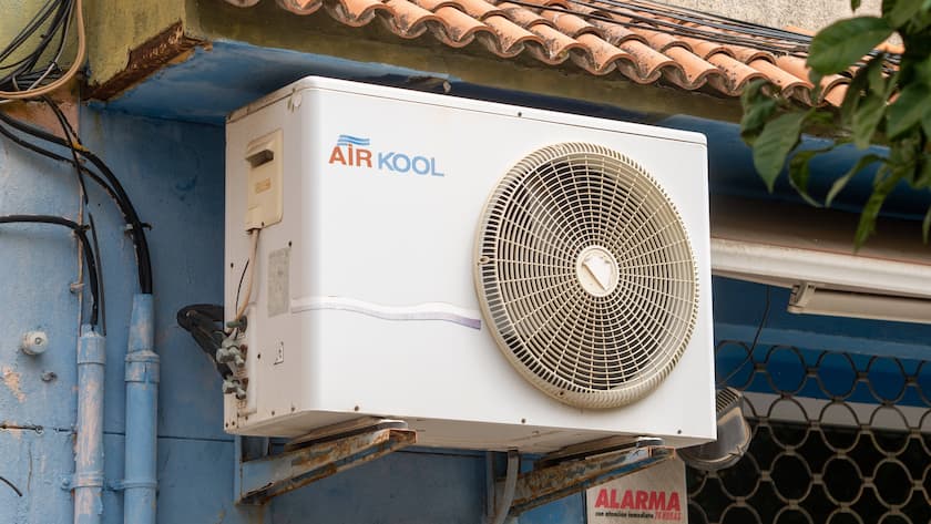 Klimaanlage an einer Hausfassade inn Andalusien.