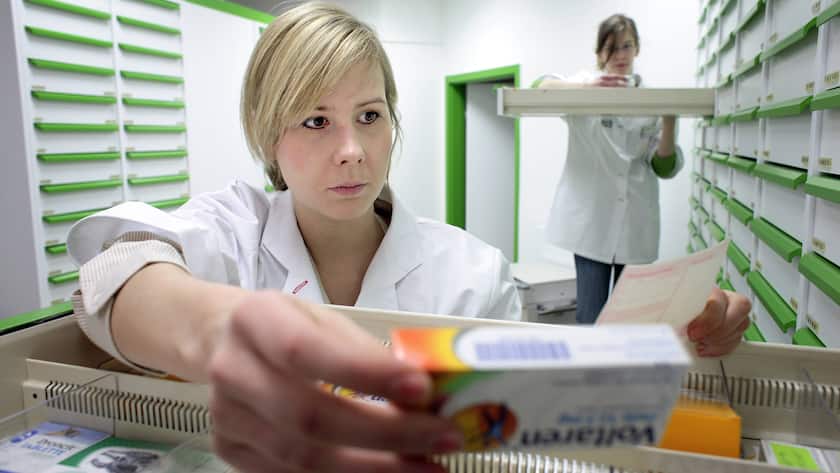 Mitarbeiterin in einer DocMorris-Apotheke in Berlin Pankow.