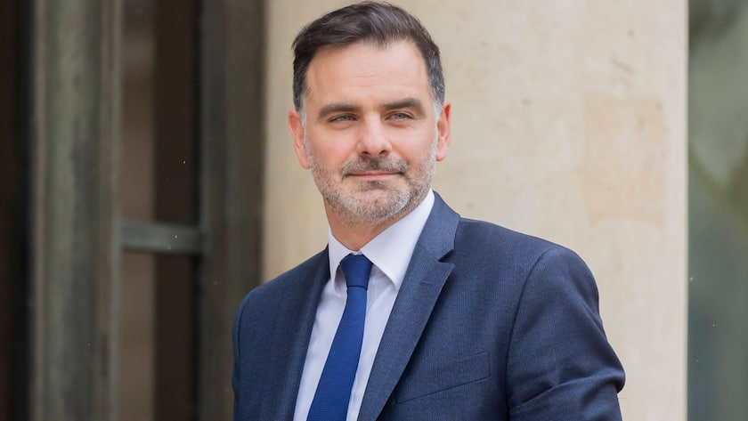 Frankreichs Budgetminister Laurent Saint-Martin vor einem Kabinett-Meeting in Paris (2024).