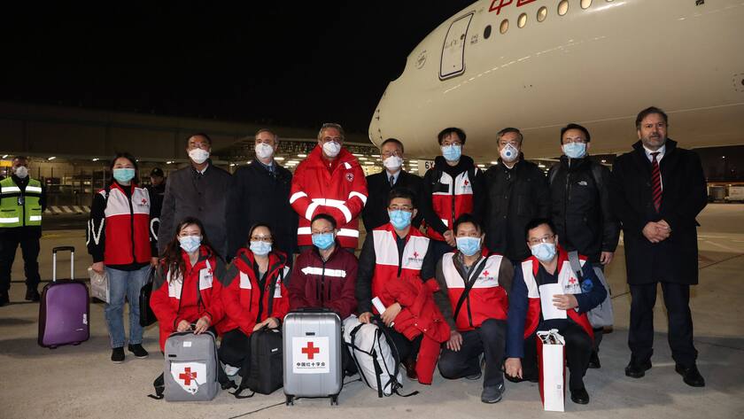 Ein chinesisches Hilfsteam am Fiumicino-Flughafen in Rom am 12. März 2020.