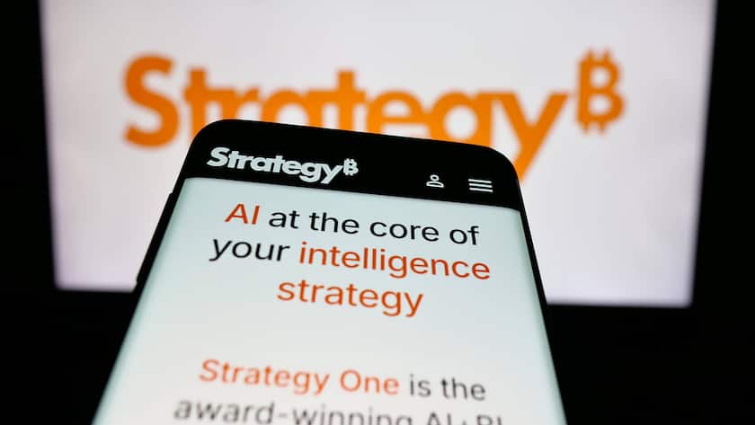 MicroStrategy Logo auf einem Smartphone