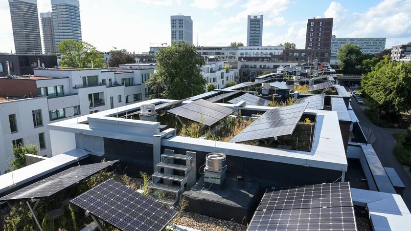 Reihenhaussiedlung mit Photovoltaik-Anlage in Hamburg.