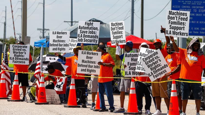 Tampa, Florida, USA: Hafenarbeiter protestieren am Port Tampa Bay für bessere Arbeitsbedingungen, 2. Oktober 2024.