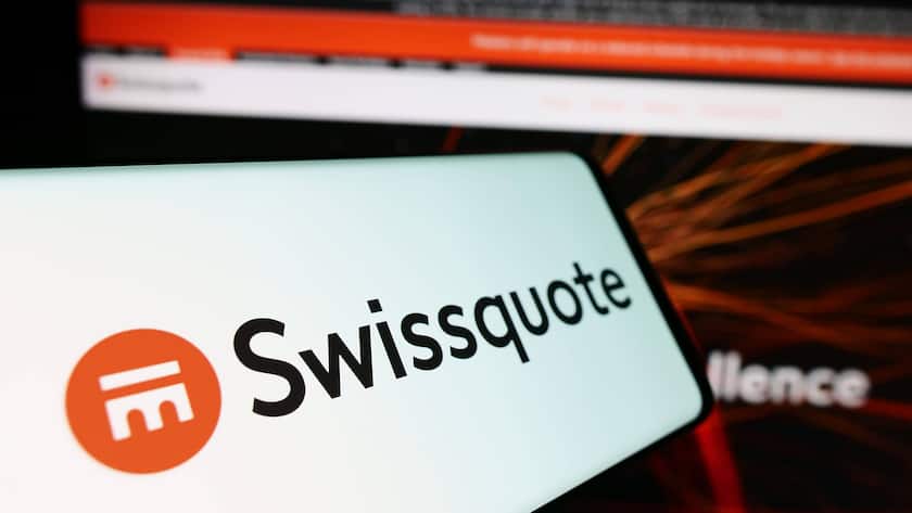 Das Logo der Onlinebank Swissquote auf einem Smartphone.