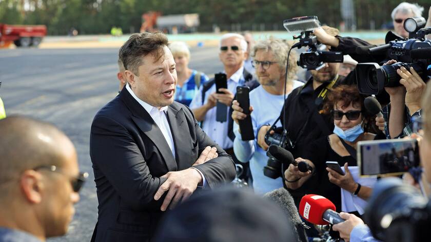 Elon Musk beim ersten Richtfest auf der Baustelle der Tesla Gigafactory Berlin-Brandenburg im September 2020.