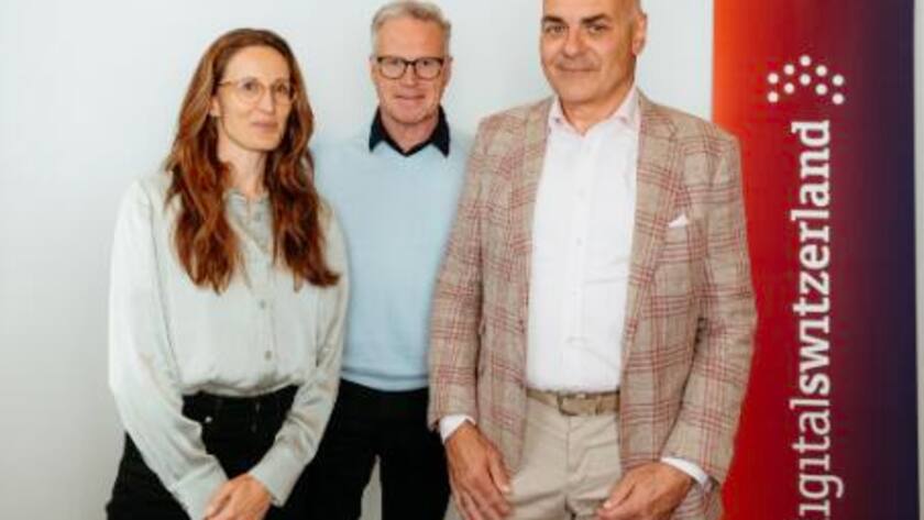 Franziska Barmettler (links) ist ab 1. November 2024 neue CEO von Digitalswitzerland, Andreas Meyer (Mitte) ist neuer Präsident. Stefan Metzger (rechts) verlässt die Standortinitiative.
