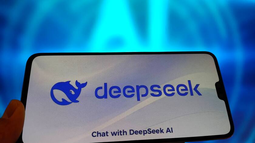 Logo von DeepSeek auf einem Smartphone.