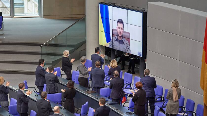 Ukraine-Präsident Selenskyj sprach am 17. März im deutschen Bundestag. Das Parlament ging danach zur Tagesordnung über - dies wurde weitherum kritisiert.