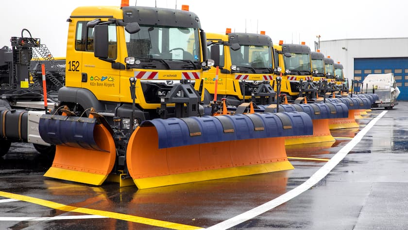 Dividendenjäger treiben den Aktienkurs von Aebi Schmidt Kehreinheiten von Aebi Schmidt am Flughafen Köln (2024).