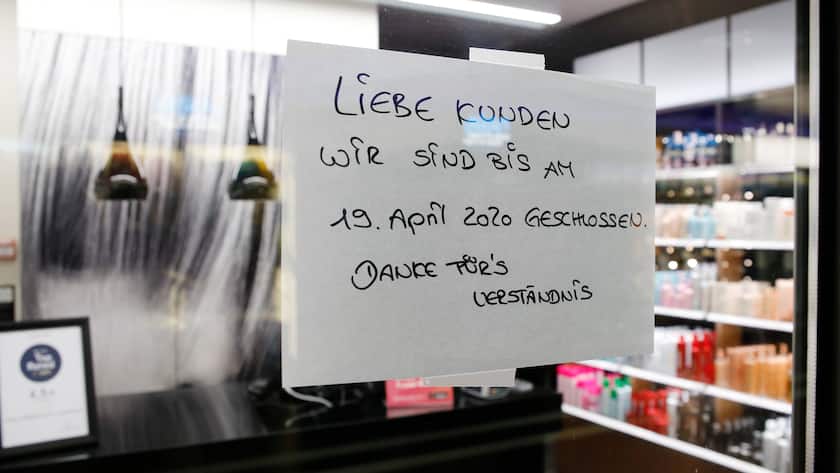 Erzwungene Schliessungen wie hier in einem Coiffeursalon führen bei Selbständigen zum Lohnausfall - Ersatz kann über die AHV beantragt werden.