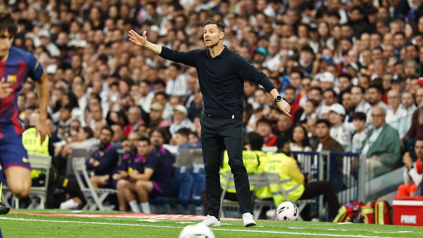 Fussballspiel der spanischen LaLiga EA Sports zwischen Real Madrid CF und FC Barcelona, Barca im Estadio Santiago Bernabeu in Madrid, Spanien (Oktober 2025).