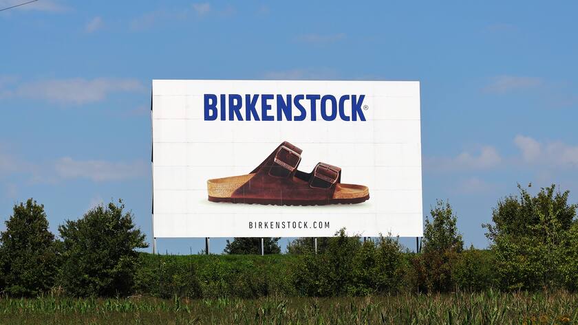 Plakat des Schuhherstellers Birkenstock in Deutschland (2023).
