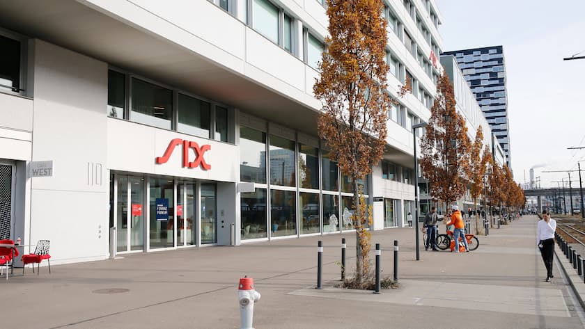 Sitz der Schweizer Börse SIX an der Pfingstweidstrasse in Zürich.