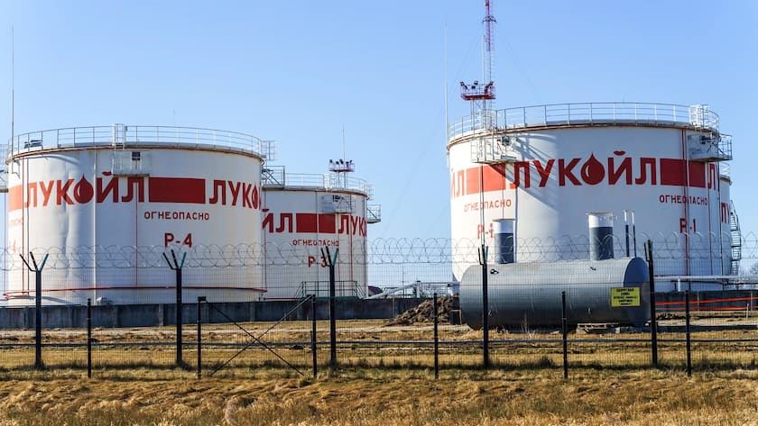 Lukoil-Raffinerie in der Nähe von Kaliningrad, Russland.