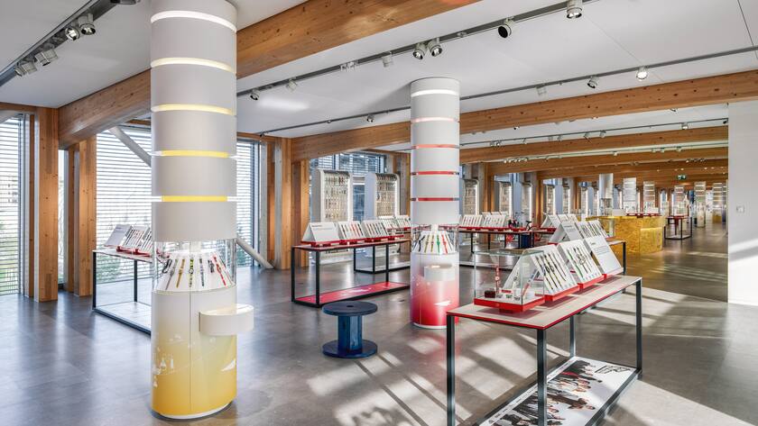 Die Uhren von Swatch, ausgestellt am Hauptsitz in Biel.