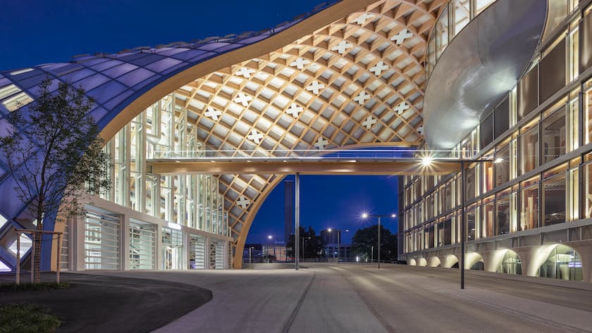 Der Swatch-Hauptsitz in Biel von aussen betrachtet.