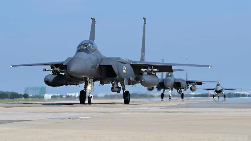 Kampfjets F-15K von Boeing im Einsatz der südkoreanischen Luftwaffe (2024).