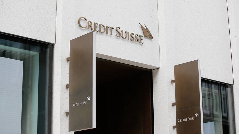 Schriftzug an einer Filiale der Credit Suisse.