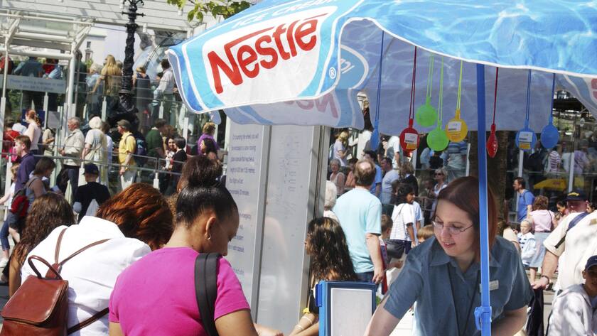 Glacé-Stand von Nestlé am London Eye.