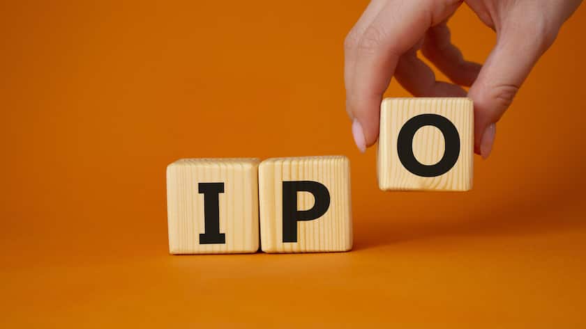 Der Börsengang (englisch initial public offering, IPO) ist der Prozess während der Zulassung von Aktien an einer Wertpapierbörse bis zur Aufnahme der Kursfeststellung im regulierten Markt.