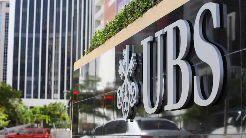 Schriftzug der UBS in San Juan de Puerto Rico in Costa Rica.