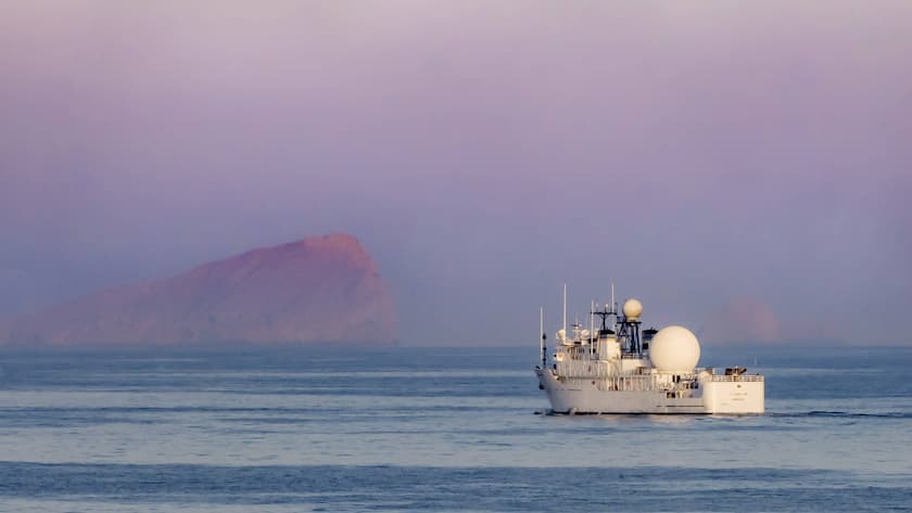 Schiff der U.S. Navy in der Strasse von Hormus bei der Küste von Oman (Aufnahme aus dem Jahr 2018).