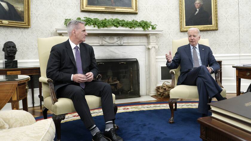 Präsident Joe Biden (rechts) und House-Speaker Kevin McCarthy: Zoff um die Schuldenobergrenze