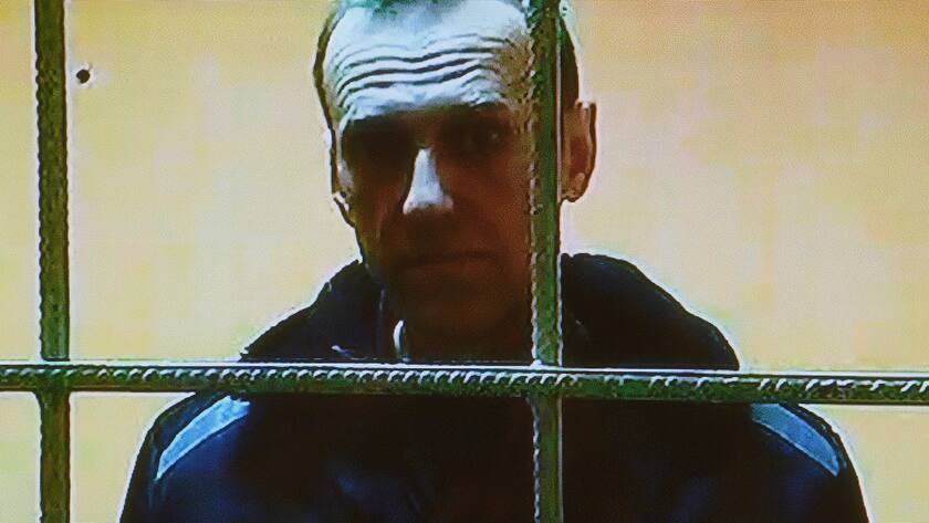 Der inhaftierte russische Oppositionelle Alexej Nawalny während eines Gerichtsurteils im Mai 2022.