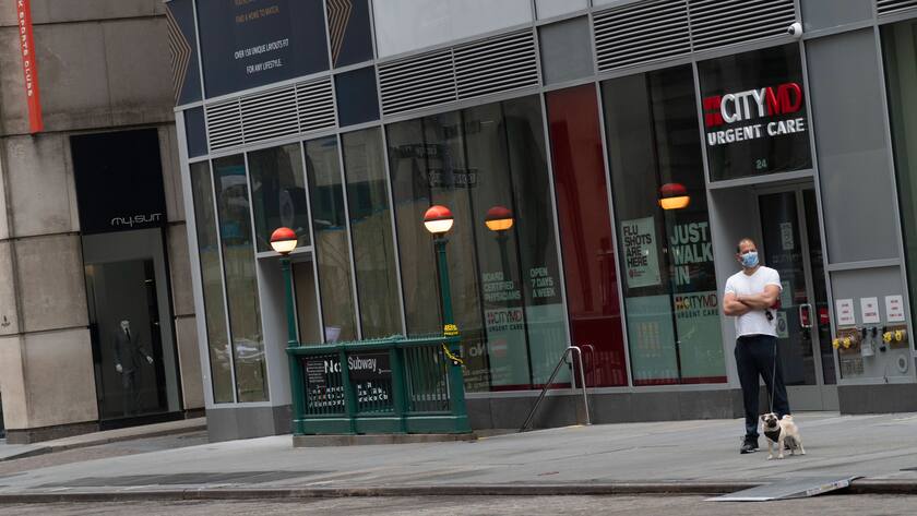 Passant mit Schutzmaske in New York.