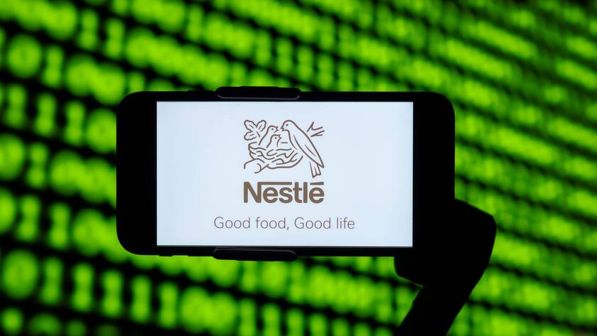 Nestlé-Logo auf einem Smartphone (Illustration).