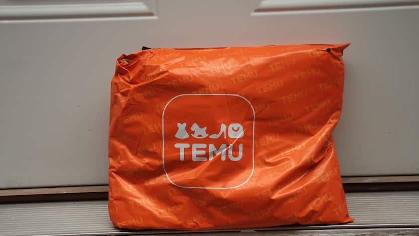 Ein Paket des chinesischen Waren-Riesen Temu vor der Haustüre.