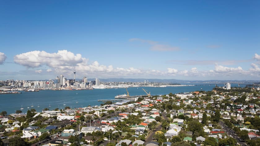 Die Skyline von Auckland mit dem Sky Tower.