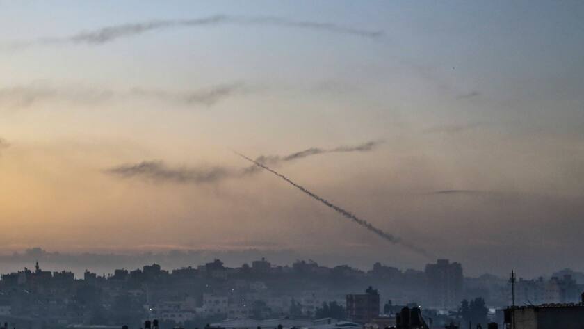 Raketen werden von palästinensischen Militanten auf Israel in Gaza abgefeuert (2023).