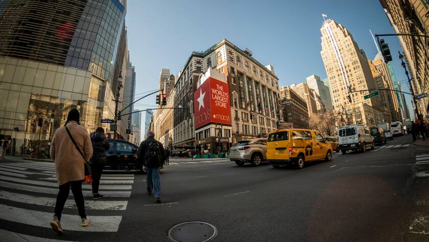 Im Zentrum von New York beim Warenhaus Macys