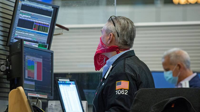 Händler mit Atemschutz an der New Yorker Börse am Tag der teilweisen Wiedereröffnung der Handelsräume am 26. Mai 2020.