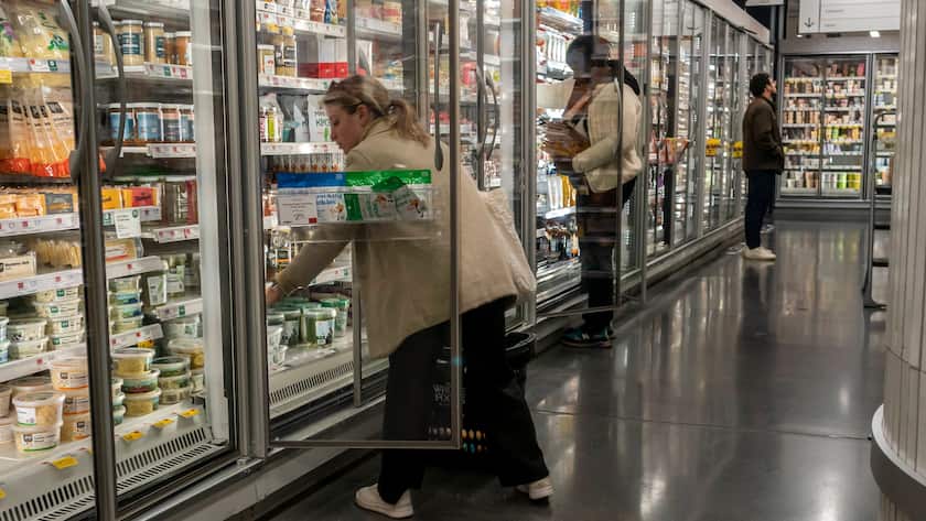 Kundschaften in einem Supermarkt in den USA (2024).
