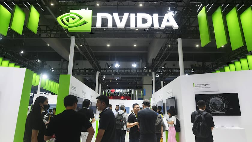 Das Logo vom Chiphersteller Nvidia an einer in Hangzhou (China, 19. September 2024).