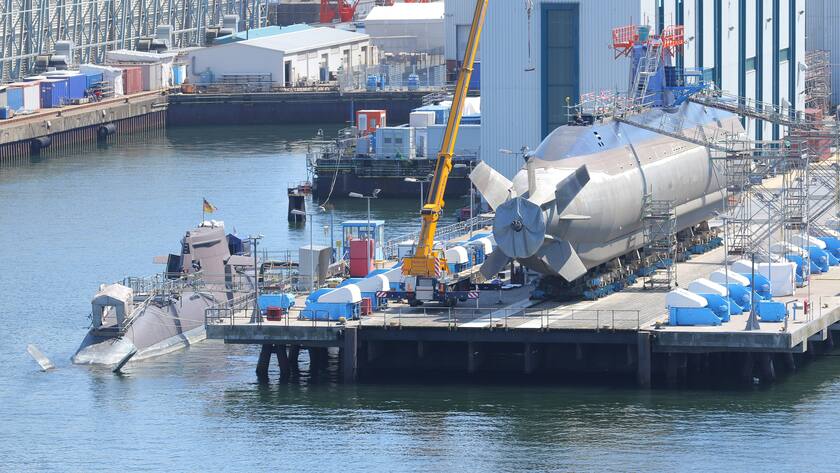 U-Boot Bau der HDW-Klasse 214 bei Howaldswerke Deutsche Werft der ThyssenKrupp Marine Systems GmbH im Hafen von Kiel (2015).